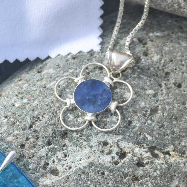 Dije Flor Lapislázuli en Plata ley 950