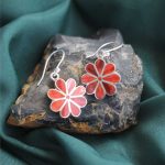 Aretes Flor Mutisia de Plata Ley 950 | Joyería Floral Andina con piedras naturales