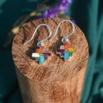 Aretes Mini Chacana Illary en Plata Ley 950 | Cruz Andina con Incrustación de Piedras Naturales
