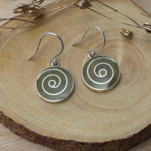 Alternative view of Aretes Muyu Pachamama