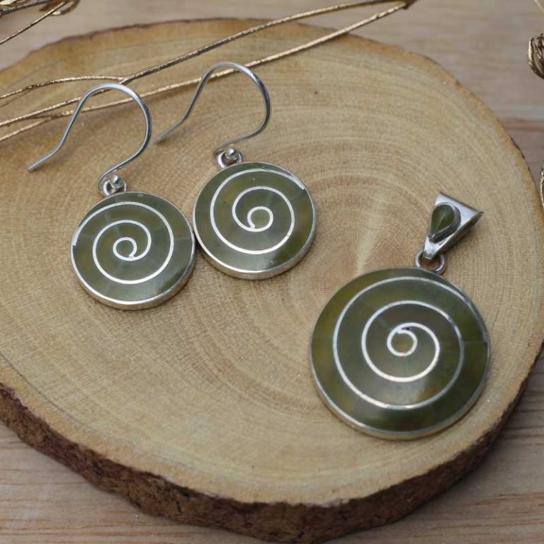 Set de Aretes y Dije de Espiral Pachamama Muyu en Plata Ley 950
