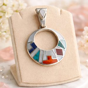 Alternative view of Dije colgante Ciclo Solar Andino en Plata 950 | Dije Mosaico