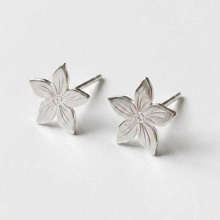 Aretes Flor de Jazmín en Plata Ley 925 | Broqueles Botánicos Minimalistas para Dama