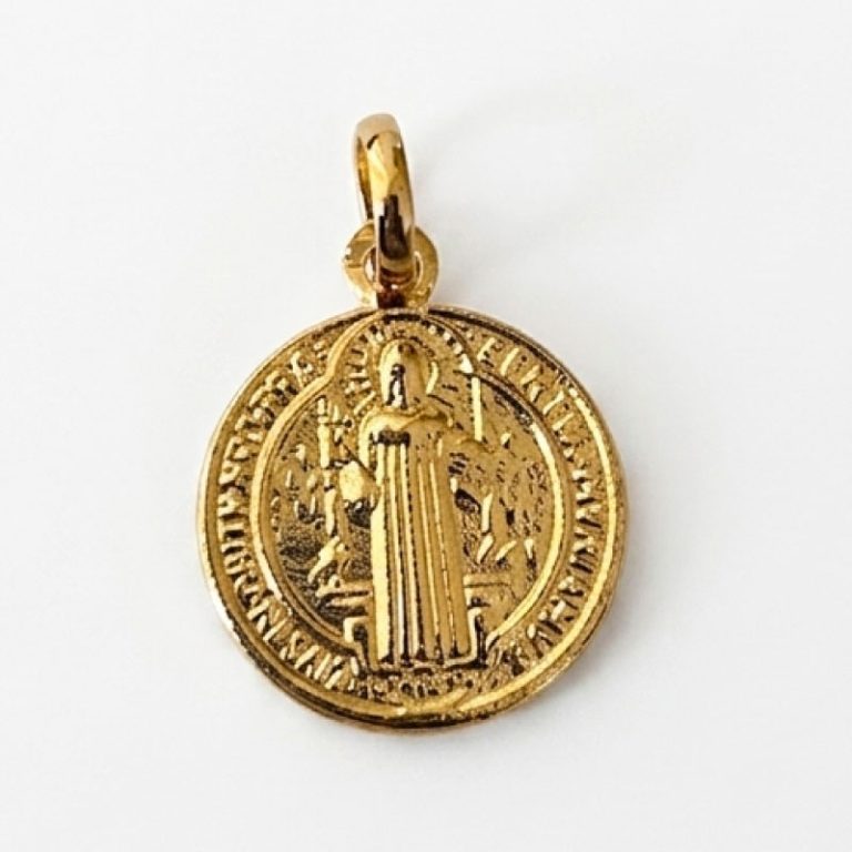 Dije Medalla de San Benito en Plata 925 con Baño de Oro 18K | Medalla religiosa y de Protección Espiritual
