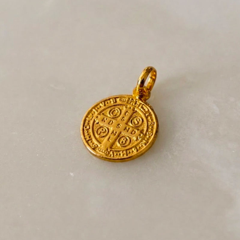 Dije Medalla de San Benito en Plata 925 con Baño de Oro 18K | Medalla religiosa y de Protección Espiritual - Imagen 5