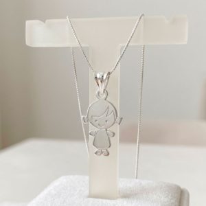 Alternative view of Dije Silueta de Niña en Plata Ley 925 | Colgante de Niña Satinado para Mamá y Papá