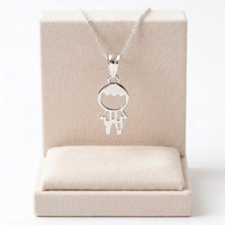 Dije Silueta de Niño en Plata Ley 925 | Colgante de Niño Calado para Mamá y Papá