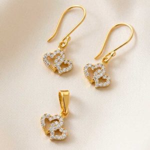 Set de Dije y Aretes Corazones entrelazados de Plata Ley 925 y Baño en Oro 18K | Con Zircones Premium