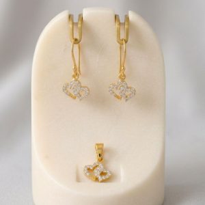 Alternative view of Set de Dije y Aretes Corazones entrelazados de Plata Ley 925 y Baño en Oro 18K | Con Zircones Premium