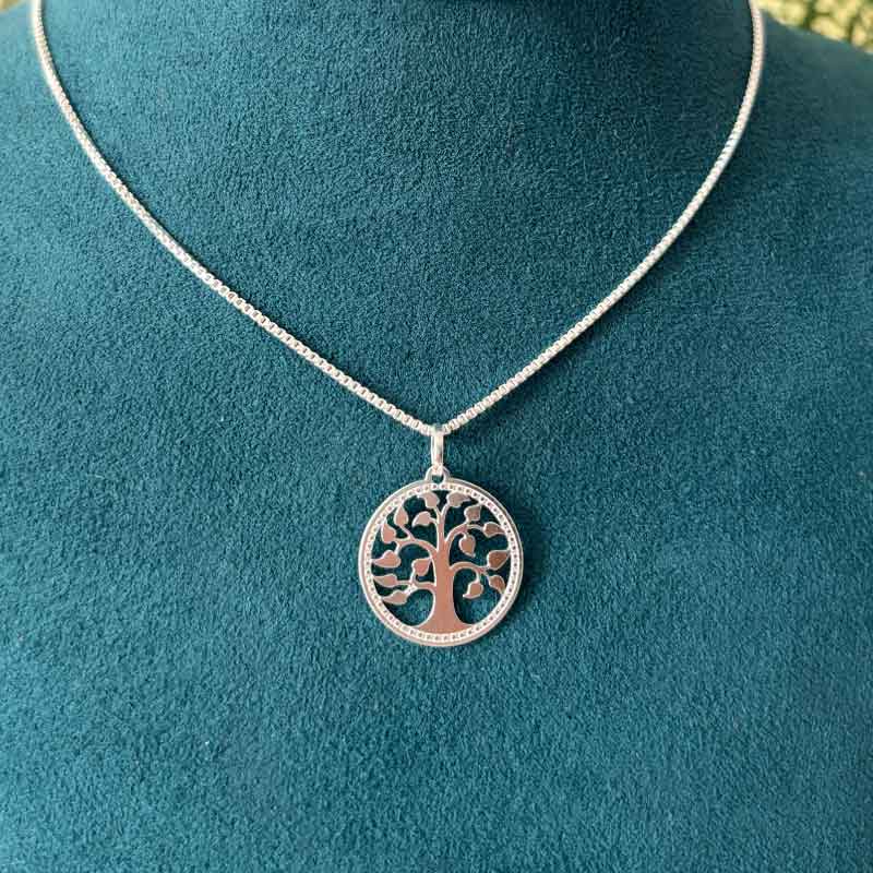 Dije Medalla Árbol de la Vida en Plata Ley 925 Calada | Colgante con Borde perlado