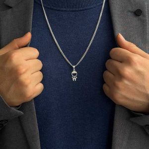 Dije Silueta de Niño en Plata Ley 925 | Colgante de Niño Calado para Mamá y Papá