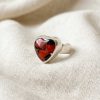 Anillo Latidos de Protección en Plata Ley 950 | Anillo Regulable de Protección con Semillas Rojas| Joyería Fina Peruana Minimalista