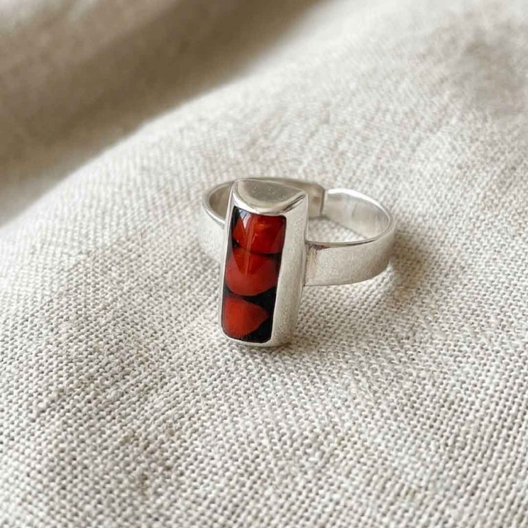 Anillo Sendero Huayruro de Plata Ley 950 Ajustable | Anillo Regulable de Protección con Semillas Rojas | Joyería Fina Peruana Minimalista
