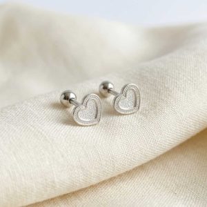 Aretes Corazón Confort de Plata 950 | Pendientes con Broche de Bola Antihincón | Piercing de Lóbulo Minimalista