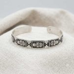 Brazalete Abierto Tumi Naylamp en Plata Ley 950 | Joyería Fina Peruana con Símbolo del Tumi Arqueológico | Esclava Rígida Abierta Pavonada