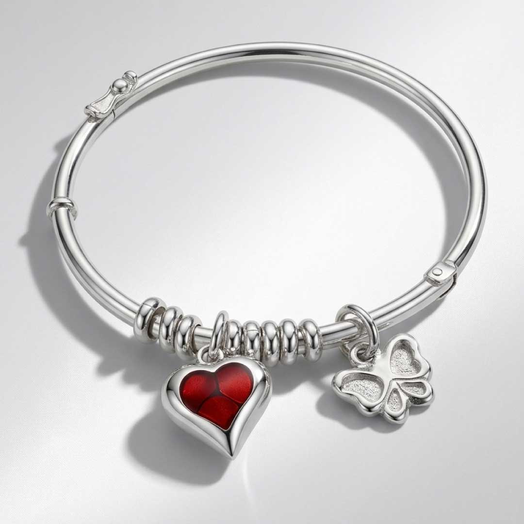 Brazalete Charm Metamorfosis de Amor en Plata Ley 950 | Pulsera de Corazón de Huayruro y Mariposa | Joyería Amuleto de Tendencia