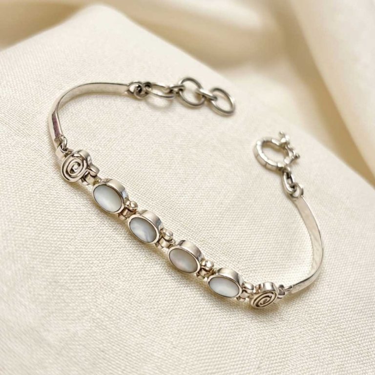 Pulsera de Plata y Nácar Ovalo Espiral en Ley 950 | Pulsera Media Caña con Madreperla Natural | Joyería Fina Ajustable