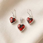 Set Latidos de Protección en Plata Ley 950 | Juego de Aretes y Dije Corazón de Huayruro | Joyería Fina Peruana en Conjunto