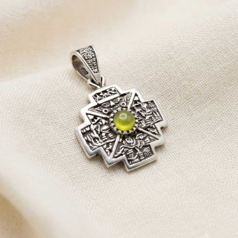 Dije Chacana Calendario Inca en Plata Ley 950 con Piedra Verde | Colgante Cruz Andina Pavonada | Amuleto de Protección Peruano