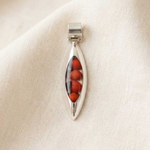 Dije de Plata con Huayruro Ojo de la Suerte de 4.6 cm | Colgante Unisex en Plata Ley 950 | Amuleto Peruano de Protección Minimalista